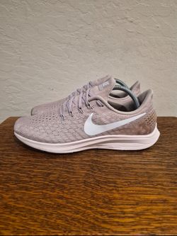 Nike Air Zoom Pegasus 35 Athletic Running Shoes 
Women's Size US 10
