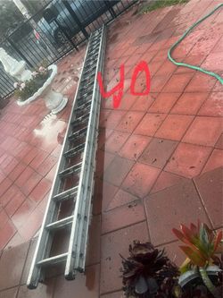 Escalera de 40 pies de aluminio, perfectas, condiciones