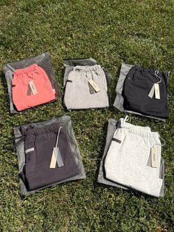 40$ ESSENTIALS SHORTS