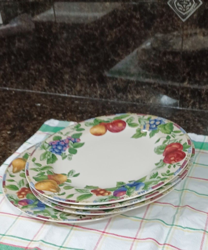 SAKURA Oneida Dinnerware