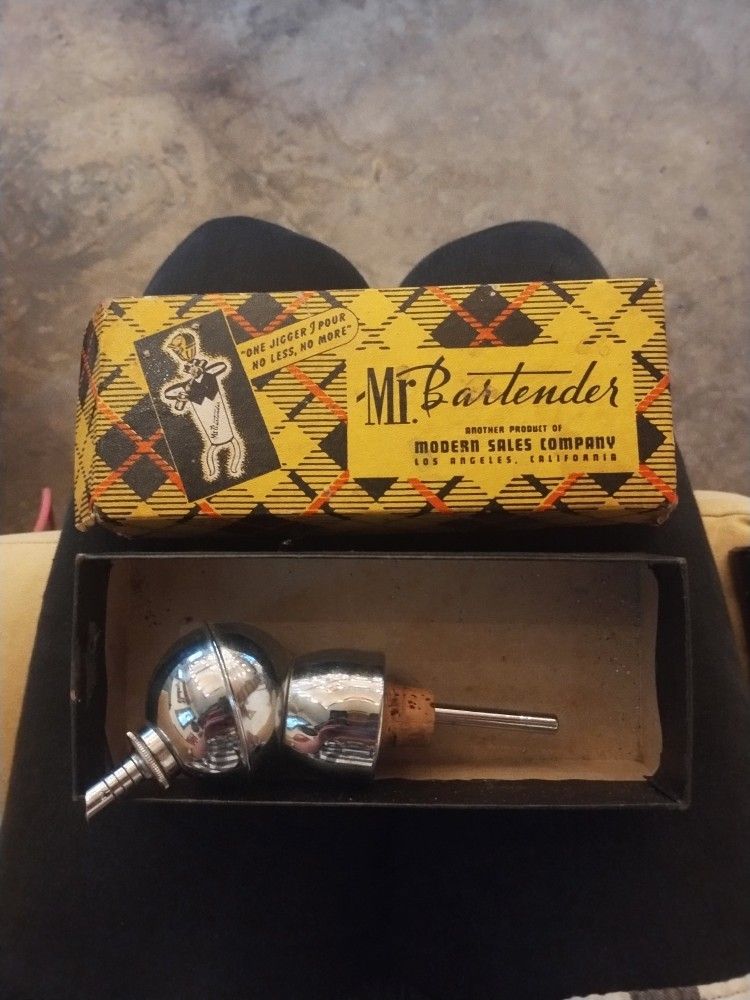 VINTAGE ORIGINAL MR. BARTENDER AUTOMATIC ONE JIGGER MEASURING SPOUT