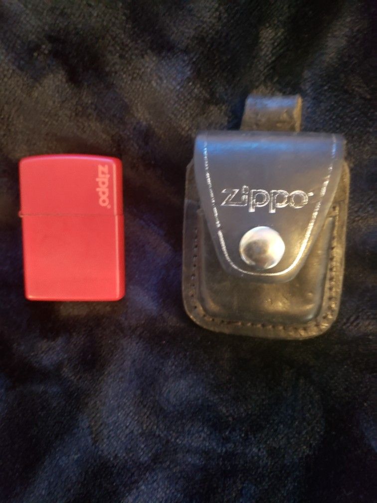 2005 ZIPPO WITH CASE