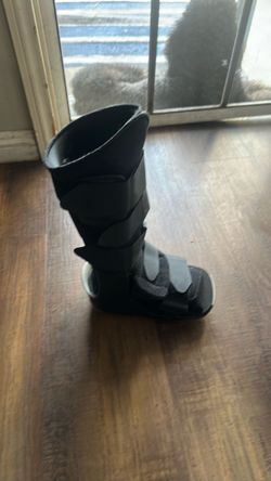 Orthopedic Walking Boot (CAM Walker) – Like New