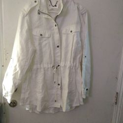 Beauttyfull White Winterd Jaketh Boutic Bouth