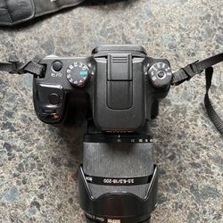 Sony DSLR A-100 Camera Reduced
