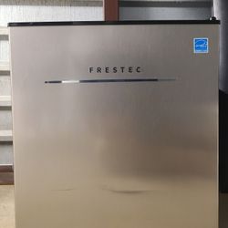 Frestec Mini Fridge – Energy Star – Excellent Condition – Darien