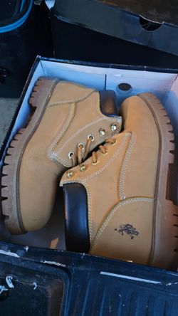 Size 9 men's Boots