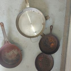 Cast Iron Skillet W/https://offerup.com/redirect/?o=b3JpZy50b3A= 