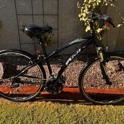 FUJI Crosstown 2.1 Hybrid-Comfort Bike, 24-speed, Small Frame, 700c Wheels, FULL Tune-up - Like NEW!