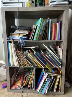 FREE Bookshelf / Storage Shelf — Pickup Today Miami Beach