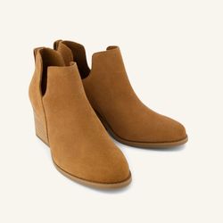 BRAND NEW - Tom’s Gwen Brown Suede Wedge Boot Size 9.5