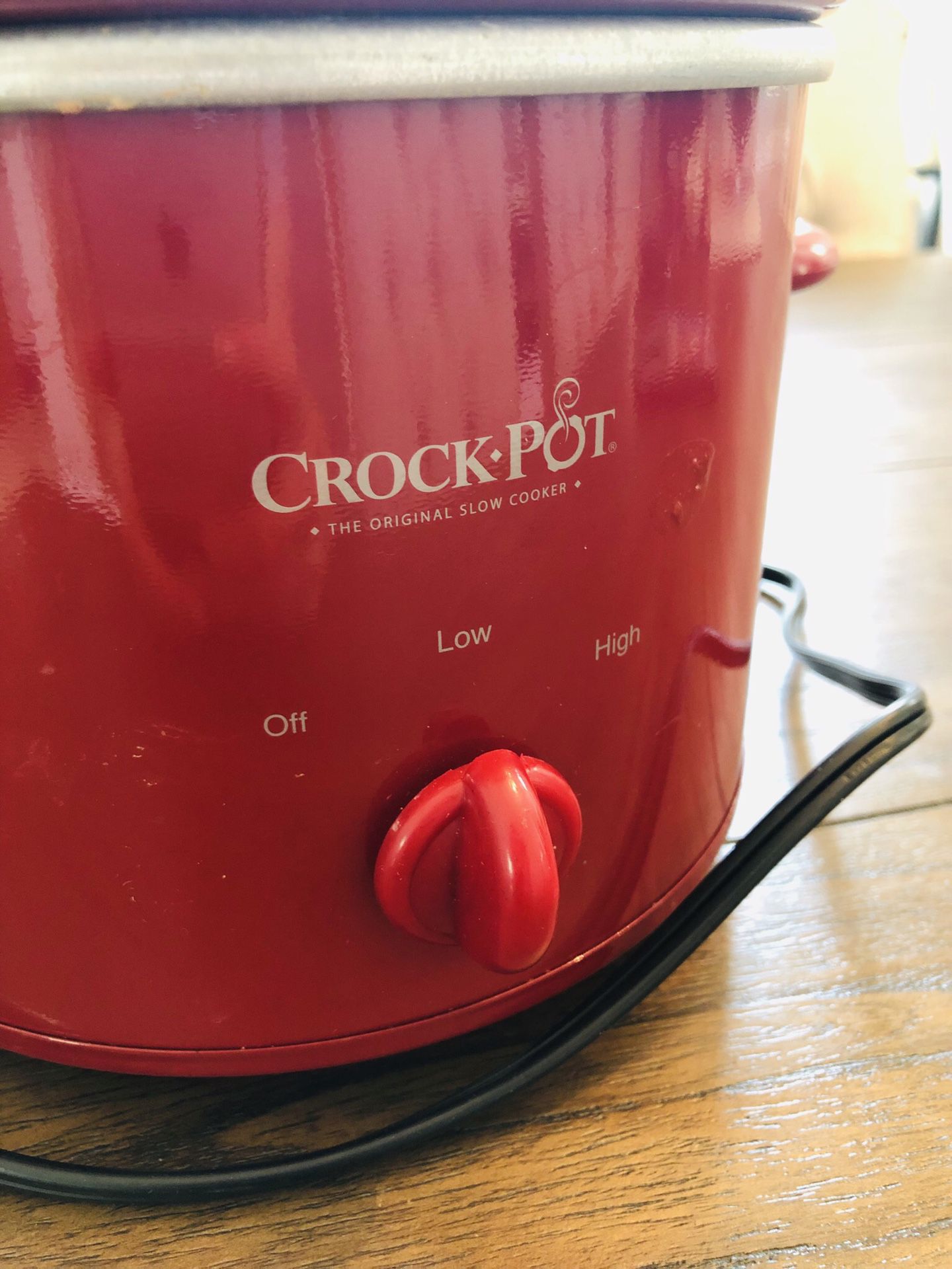Mini Red Crock-Pot for Sale in Arlington, VA - OfferUp
