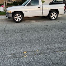 Dodge Ram 1500 V6 2001