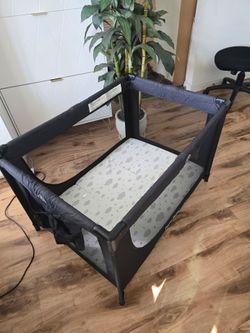 PAMO BABE play bin/crib with mattress
