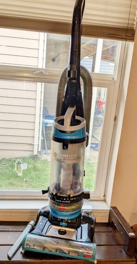 Bissell Clean View SWIVEL REWIND PET