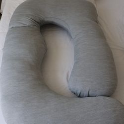 Momcozy pregnancy pillow