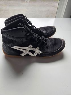 Mens Oasics Wrestling Shoes size 9