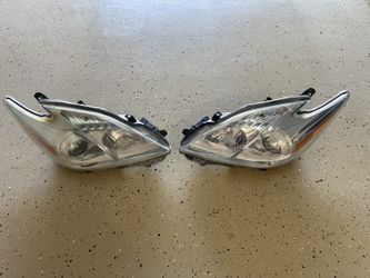 10-15 Prius OEM Headlight Assembly