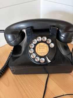vintage U.S. Army Signal Corps Telephone TP-6-A.