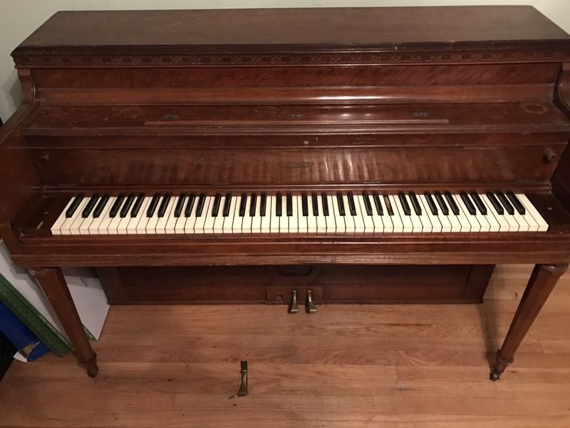 1940's GULBRANSEN UPRIGHT PIANO
