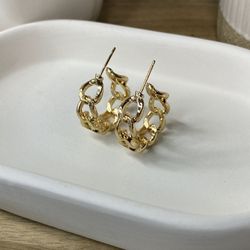 Chain Link Gold Hoop Earrings