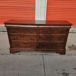 8 Drawer Solid Wood Dresser 