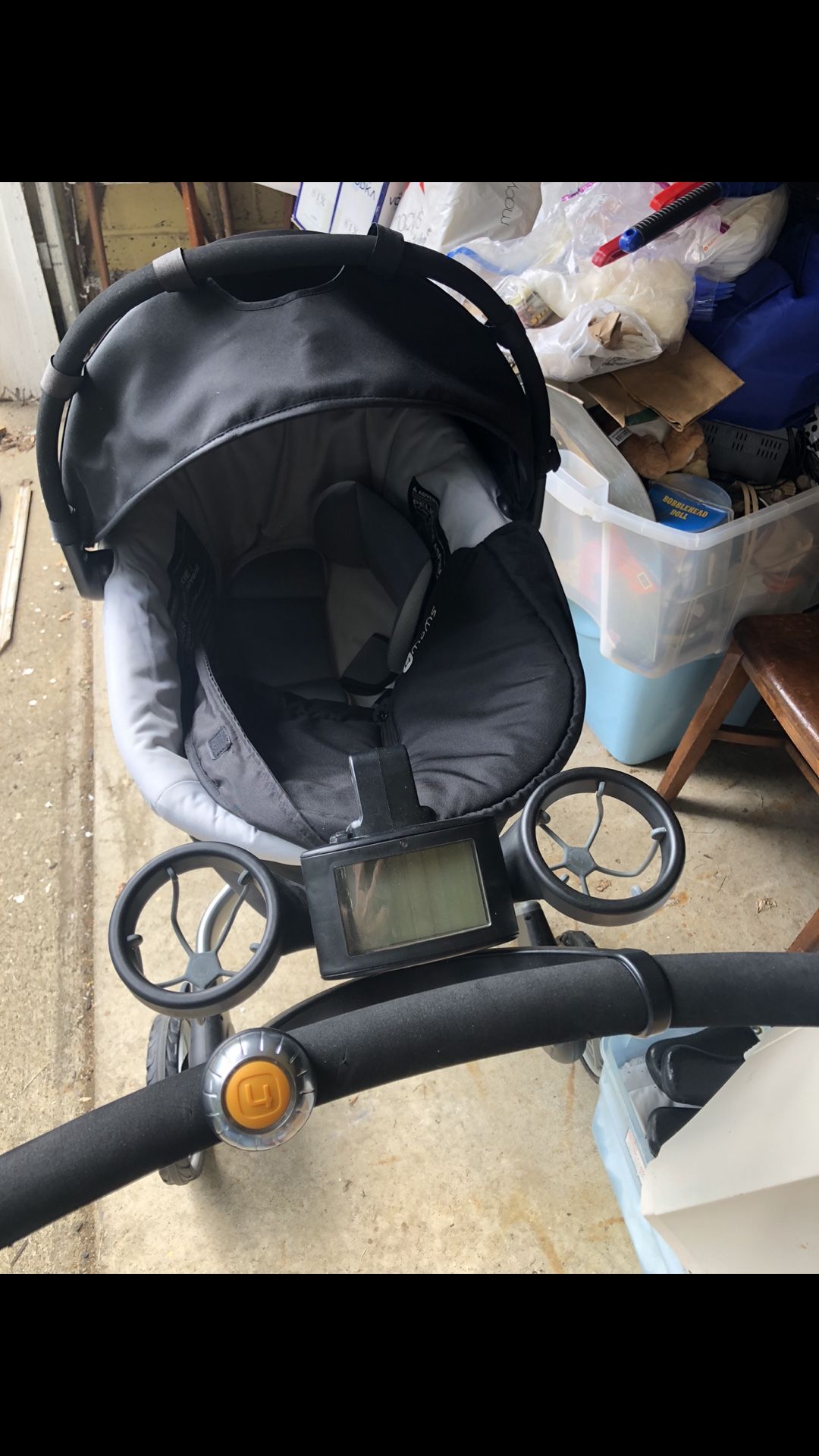 4 Moms Stroller/Bassinet With Detachable Bassinet