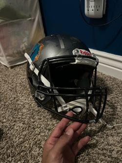 Medium Helmet + Shoulder Pads