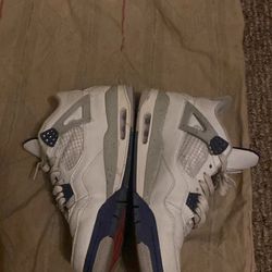 Size 8.5 Jordan retros Midnight Navy’s