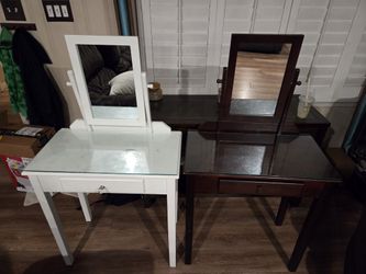 Vanity Desk With Mirror