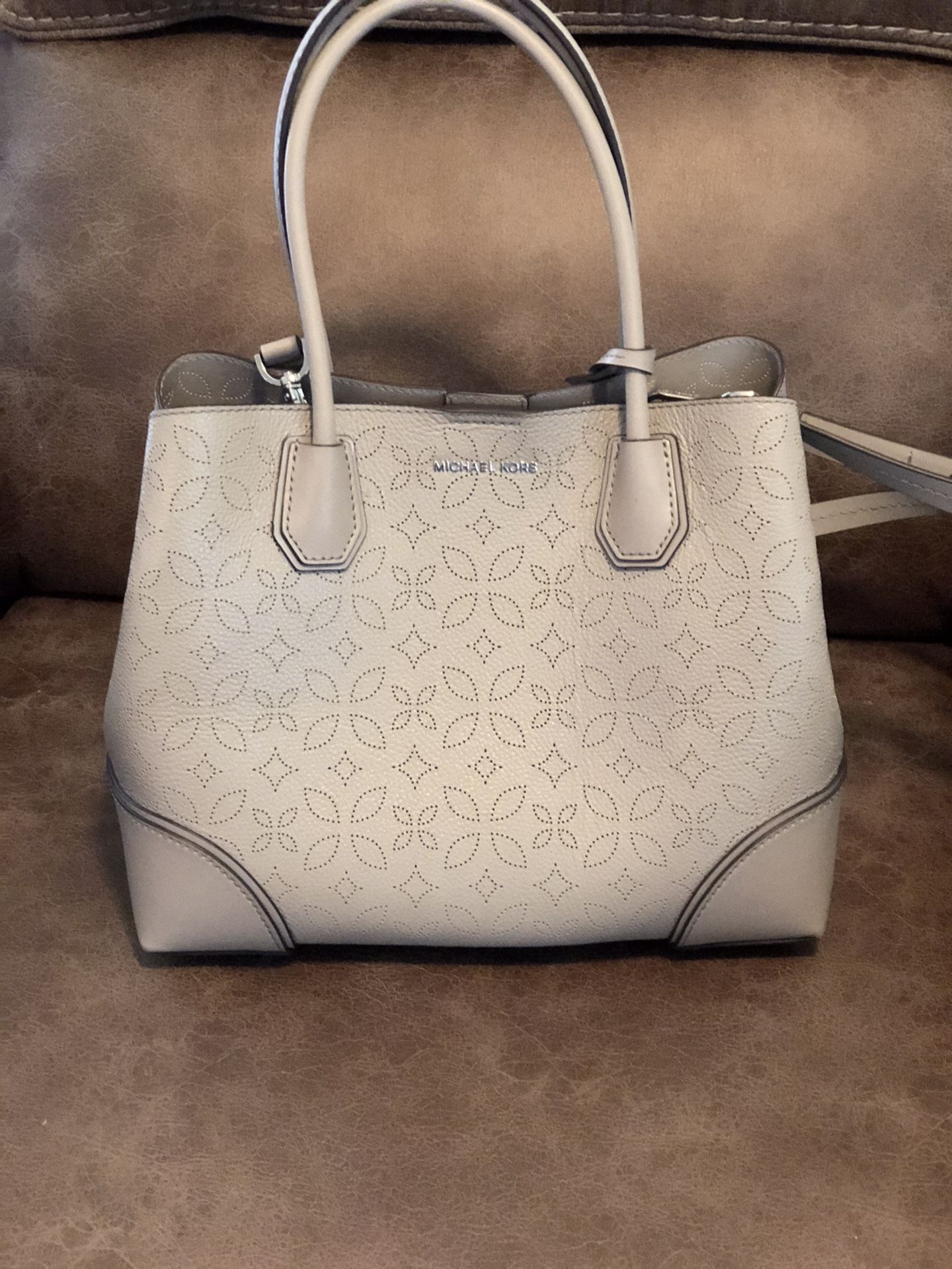 Michael Kors purse - medium barely used MK 100 OBO bought at dillards