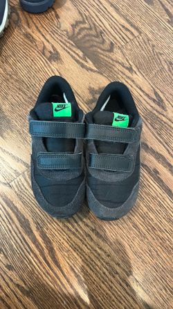 Boys Nike size 10 gym shoes