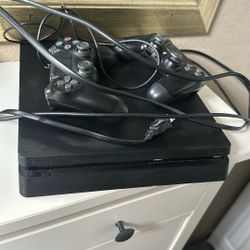 PlayStation 4 Slim 