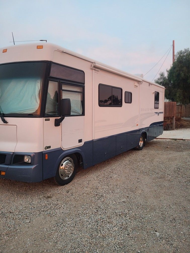 2004 WinneBago Brave