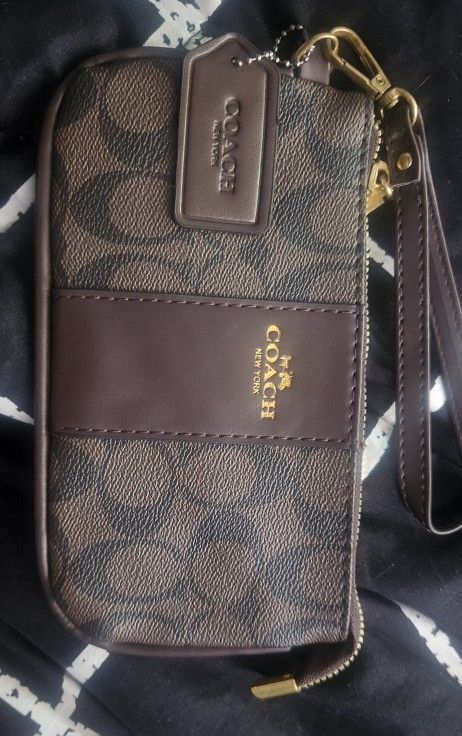Coach Corner Zip Wallet