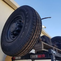 2000 -2003 F250  Steel Wheels With Good Tires 