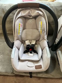 Maxi Cosi baby lightweight car seats with bases / with newborn insert x2 $80 each