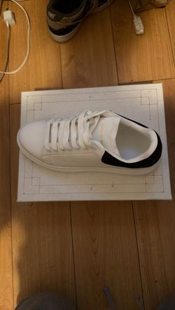 ALEXANDER MCQUEENS SIZE 9