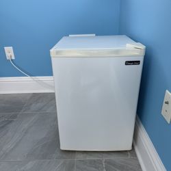 Mini fridge