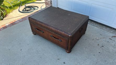 Free coffee table with storage