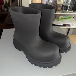 Balenciaga steroid boots
