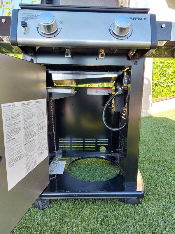 Weber SPIRIT E 215, 2 burner for Sale in Diamond Bar, CA OfferUp