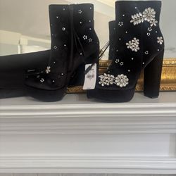 NEW Size 6 Ladies Rhinestone Black Boots