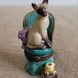 Siamese Cat Porcelain Trinket Box 2.75" Midwest Of Cannon Falls.
