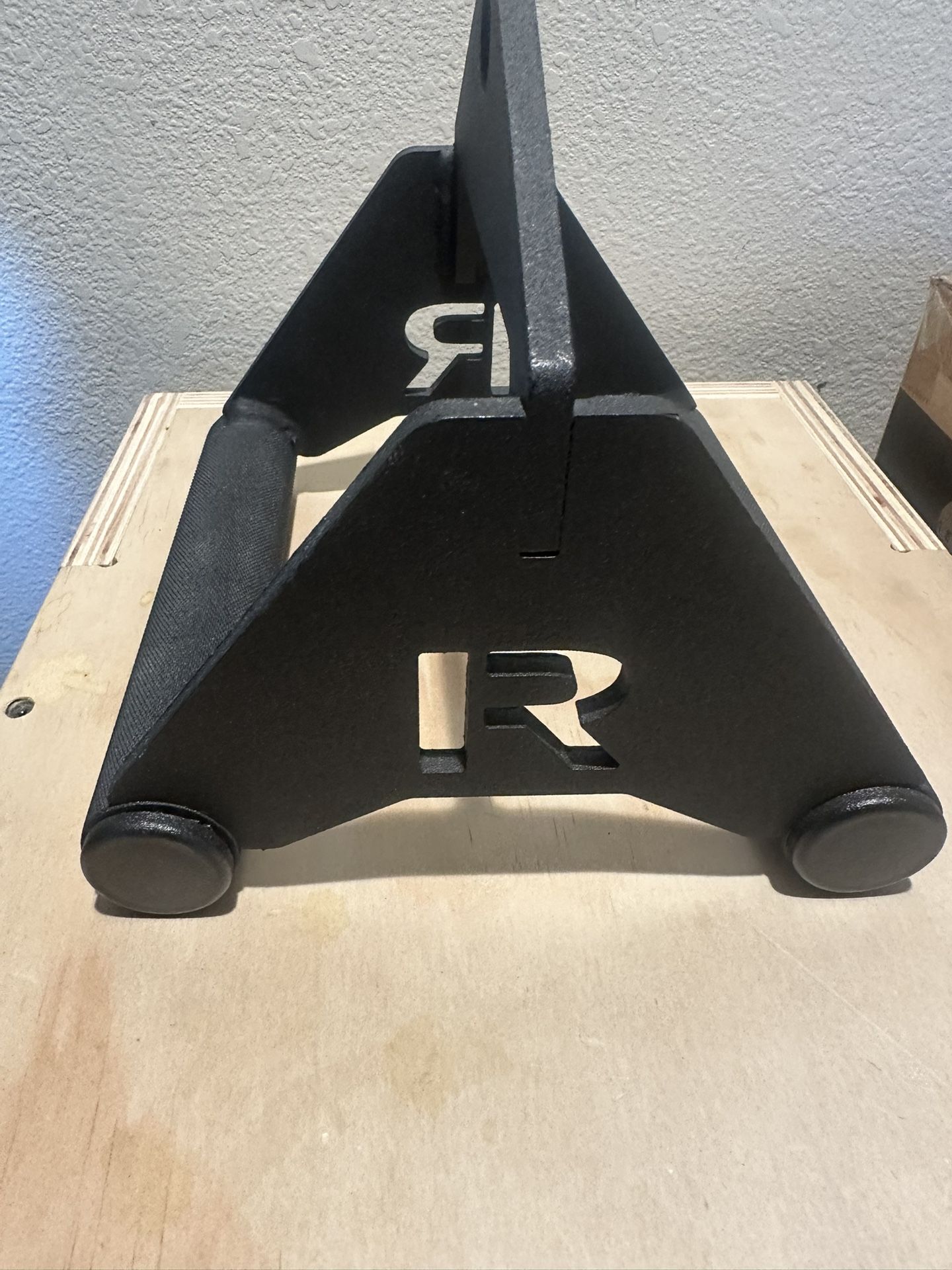 Rogue Fitness Grip triangle cable attachment