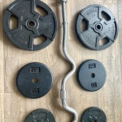 Standard Super Curl Bar with Weider Weight Plates 25s, 10s and 5s. (Total: 98 lbs)    
