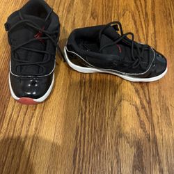 Black And Red Jordan’s Size 9C