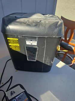 Amazon basic paper shredders