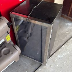 Honeywell Mini Fridge Works Great Like New 