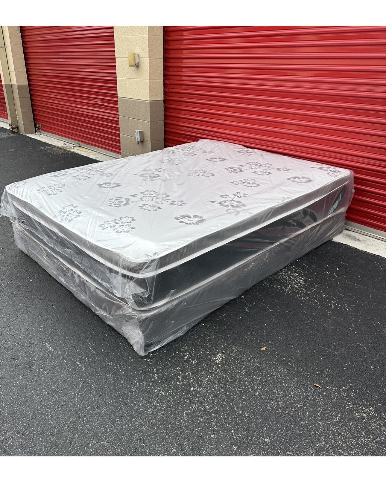 NEW Mattress Queen Size Pillowtop With Box Spring // Offer 🚚